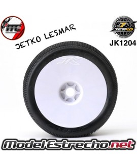 JETKO LESNAR 1/8 TRUGGY MONTADA Y PEGADA EN LLANTA BLANCA  JK1204